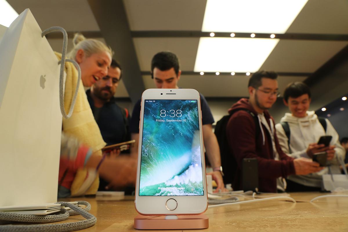 The new iPhone 7 is displayed on a table at an Apple store in Manhattan in New York City on Sept. 16, 2016. (Photo by Spencer Platt/Getty Images)