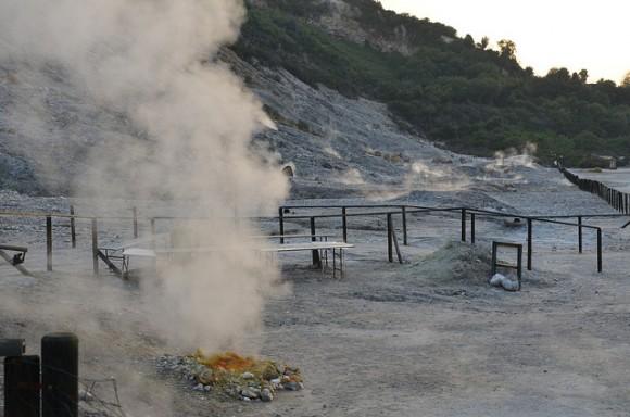 The Solfatara Crater in Pozzuoli, Italy on Oct. 14, 2013. ("Solfatara crater" by Alexander van Loon/Flickr II CC BY-SA 2.0)