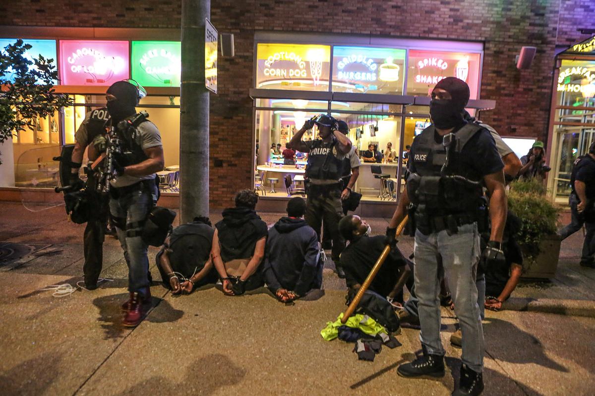 Police detain protesters arrested for causing damage to local businesses during the second night of demonstrations after a not guilty verdict in the murder trial of former St. Louis police officer Jason Stockley, charged with the 2011 shooting of Anthony Lamar Smith, who was black, in St. Louis, Missouri on Sept. 16, 2017. (REUTERS/Lawrence Bryant)