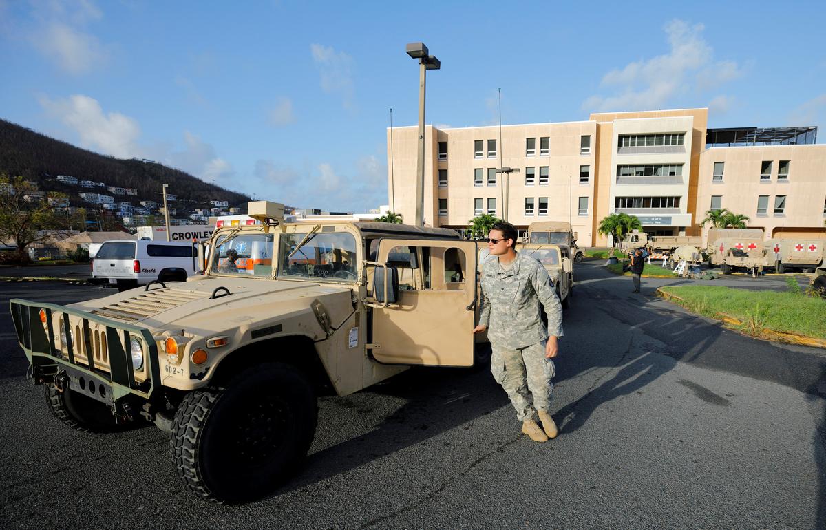 Soldiers from the 602nd Area Support Medical Company evacuate their unit from Schneider Regional Medical Center in advance of Hurricane Maria, in Charlotte Amalie, St. Thomas, U.S. Virgin Islands on Sept. 17, 2017. (REUTERS/Jonathan Drake)