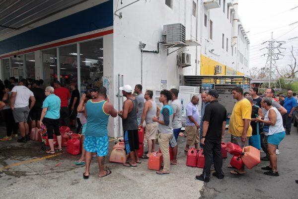 People line up to buy gasoline at a gas station after the area was hit by Hurricane Maria, in San Juan, Puerto Rico on September 22, 2017. (REUTERS/Alvin Baez)
