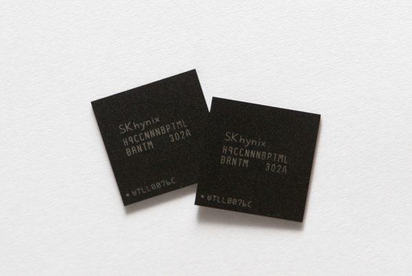 Mobile memory chips made by South Korean chipmaker SK Hynix, in Seoul on May 10, 2013. (REUTERS/Lee Jae-Won/Illustration/File Photo/File Photo)