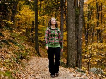 Walking Linked to Less Brain Shrinkage, Study Says | The Epoch Times