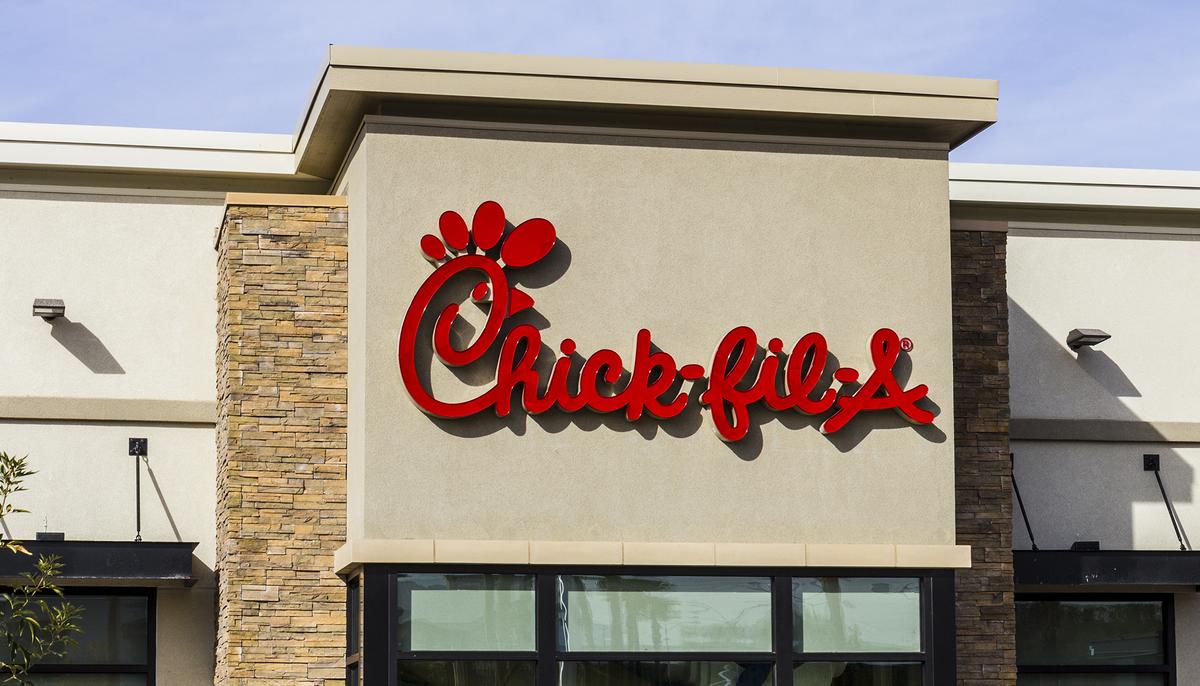 ‘Hero’ Off-Duty Chick-fil-A Employee Climbs Down Storm Drain to ...