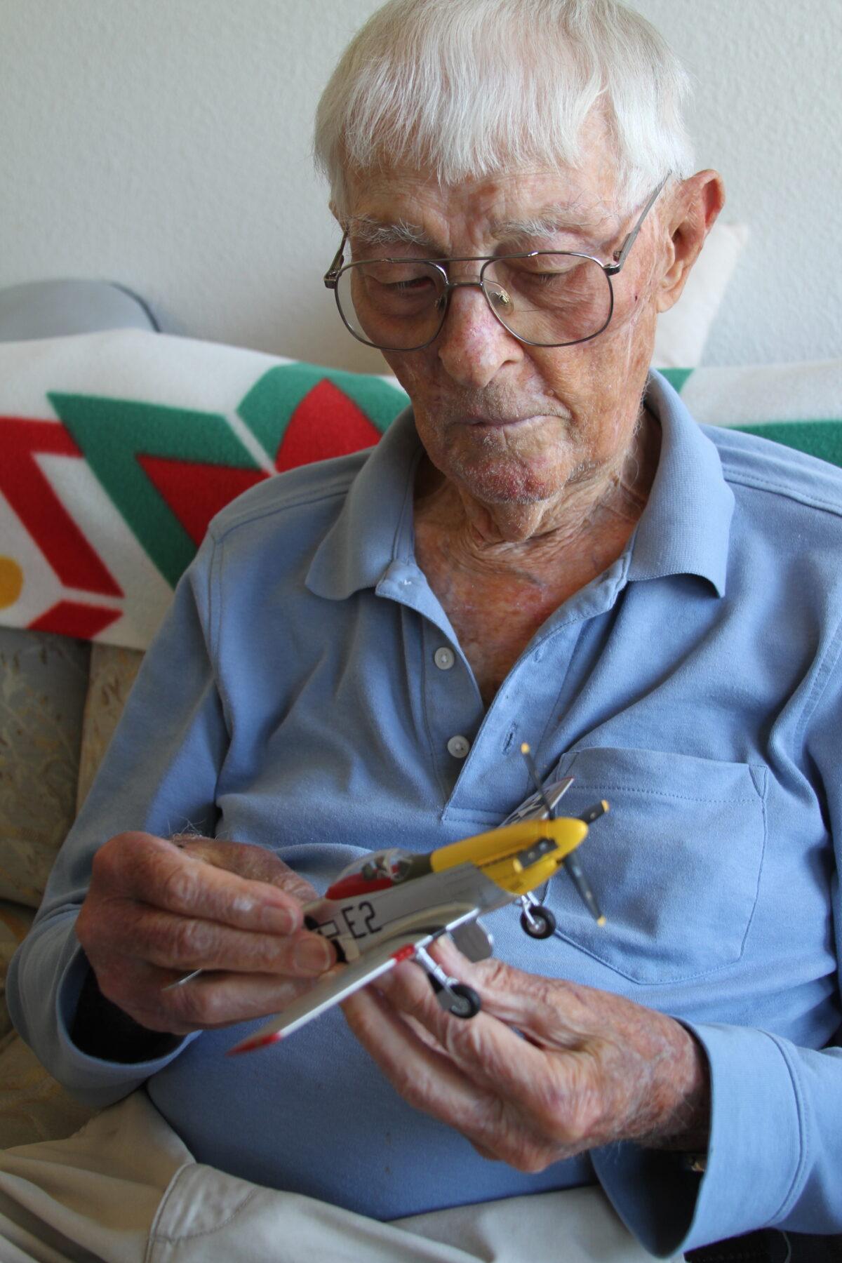 100-Year-Old WWII Vet Recalls Berlin Airlift, Training Pilots in ...