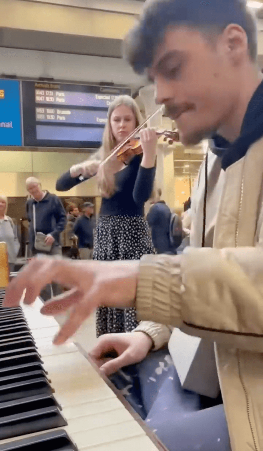 Shy Girl Asks Pianist at a Train Station If He Knows Vivaldi's 'Summer ...