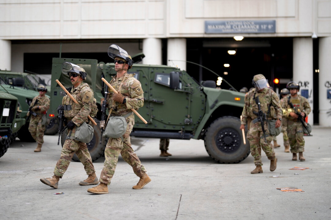 US Military Confirms National Guard Troops ‘On the Ground’ in LA Amid ...