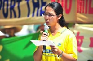 Sonia Zhao gives a speech about the persecution of Falun Gong in China at a rally in Toronto in August 2011. Zhao, a former instructor at the Confucius Institute at McMaster University, had to sign a statement promising not to practise Falun Gong when she was in China before joining the institute. (Gordon Yu/Epoch Times)