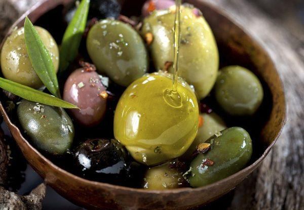 Different olives yield different flavor profiles and oil consistencies. (loloalvarez/thinkstockphotos.com)