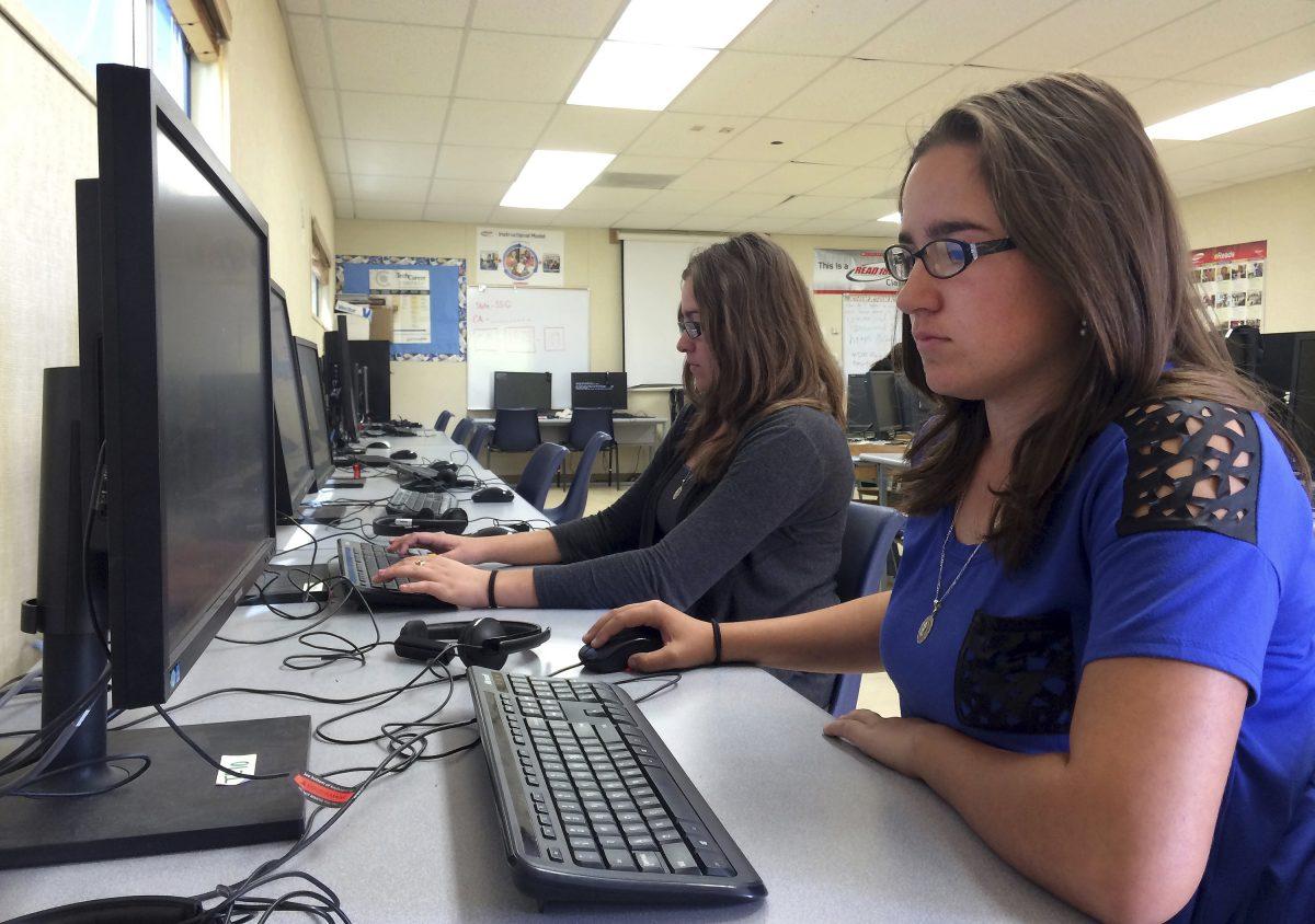 Students work in the computer lab at Cuyama Valley High School in New Cuyama, Calif., on April 30, 2015. (Christine Armario/AP Photo)