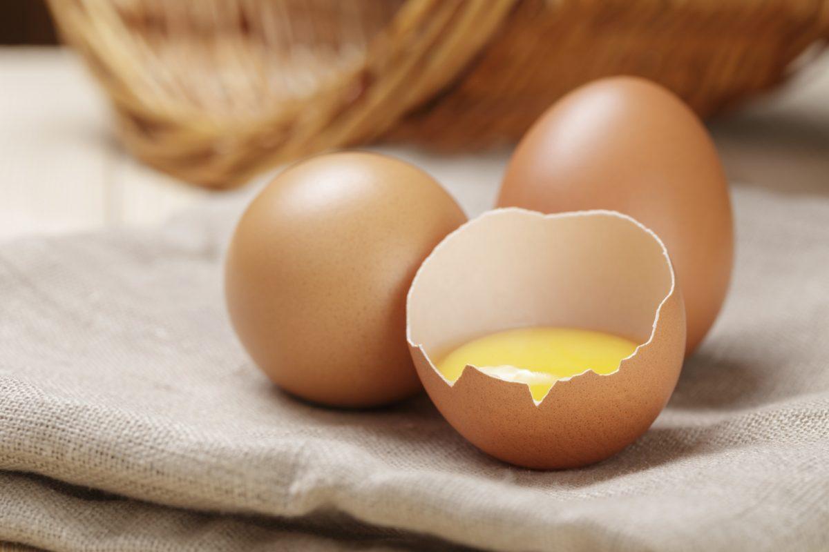 Raw chicken eggs. (GooDween123/iStock)