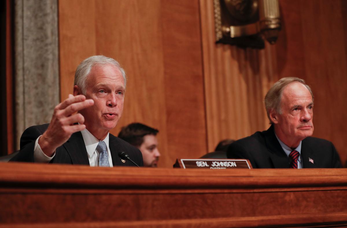 (L–R) Senate Homeland Security and Governmental Affairs Committee Chairman Sen. Ron Johnson (R-Wis.) accompanied by the committee's ranking member Sen. Tom Carper, (D-Del.) at Capitol Hill in Washington on Sept. 27, 2016. (Pablo Martinez Monsivais/AP)
