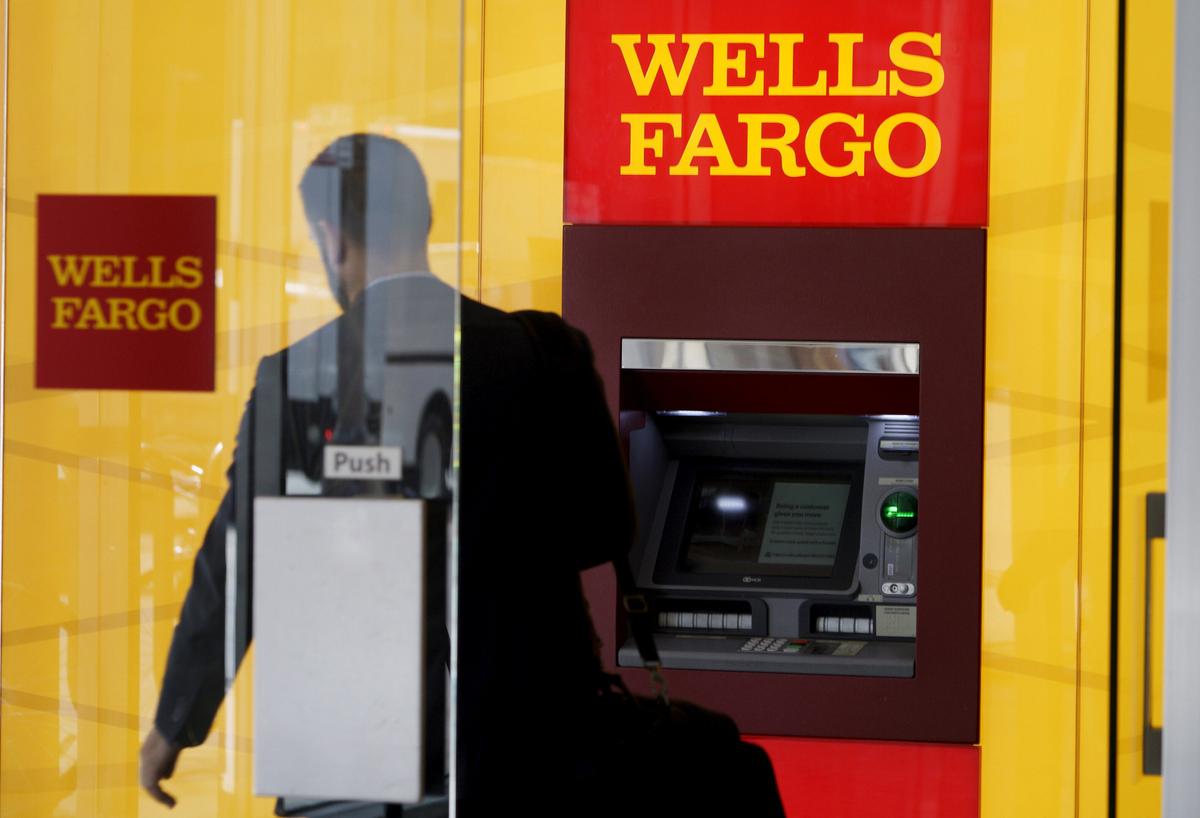 A man walks by a bank machine at the Wells Fargo & Co. bank in downtown Denver, Colo., on April 13, 2016. (Rick Wilking via Reuters)