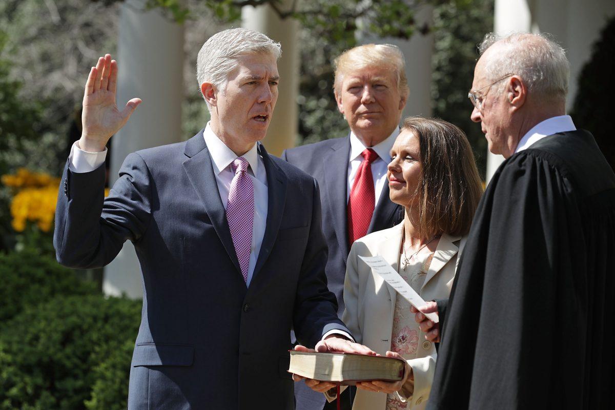 U.S. Supreme Court Associate Justice Anthony Kennedy (R) administers the judicial oath to Judge Neil Gorsuch in the Rose Garden at the White House April 10, 2017. (Chip Somodevilla/Getty Images)