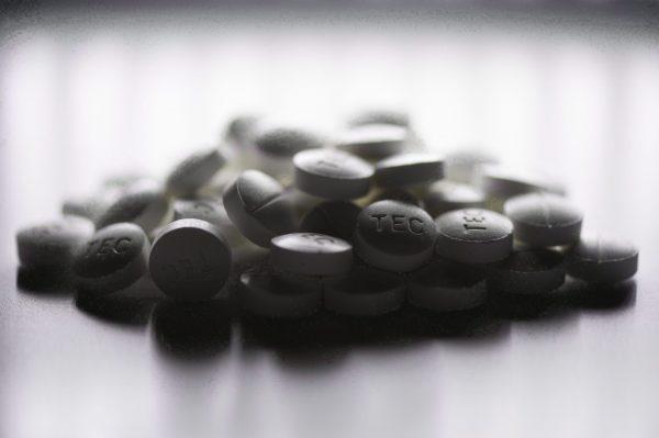 Prescription pills containing oxycodone and acetaminophen. (The Canadian Press/Graeme Roy)