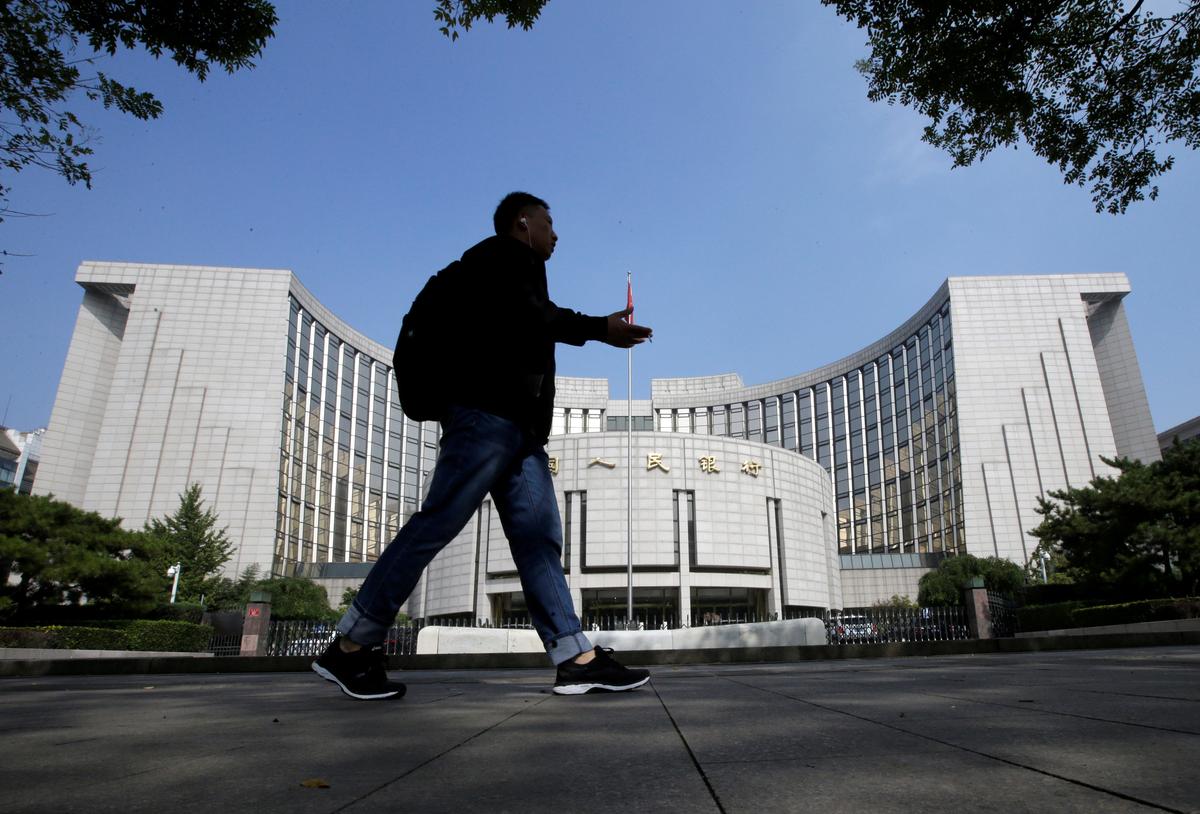 A man walks past the headquarters of the People's Bank of China in Beijing on Sept. 28, 2018. (Jason Lee/Reuters)
