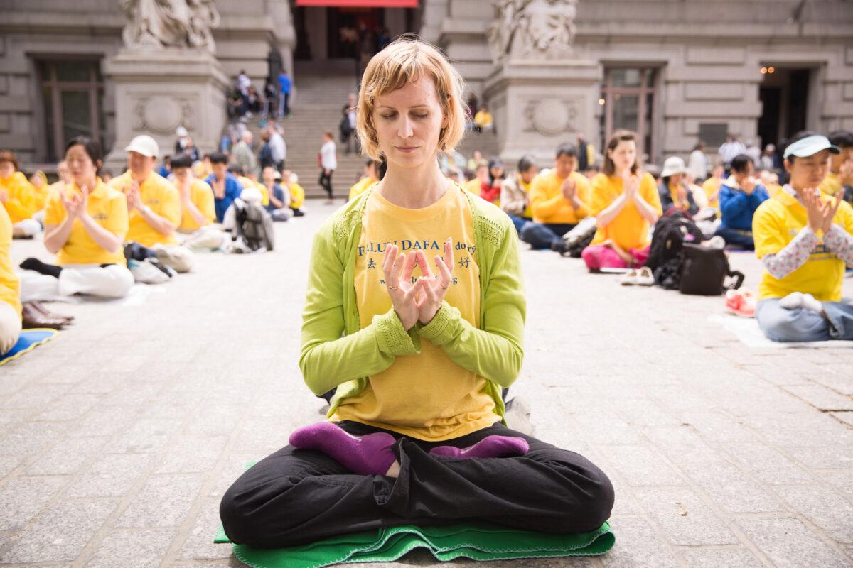 Falun Gong practitioners meditate near Battery Park in Manhattan during World Falun Dafa Day on May 13, 2015. (Laura Cooksey/The Epoch Times)
