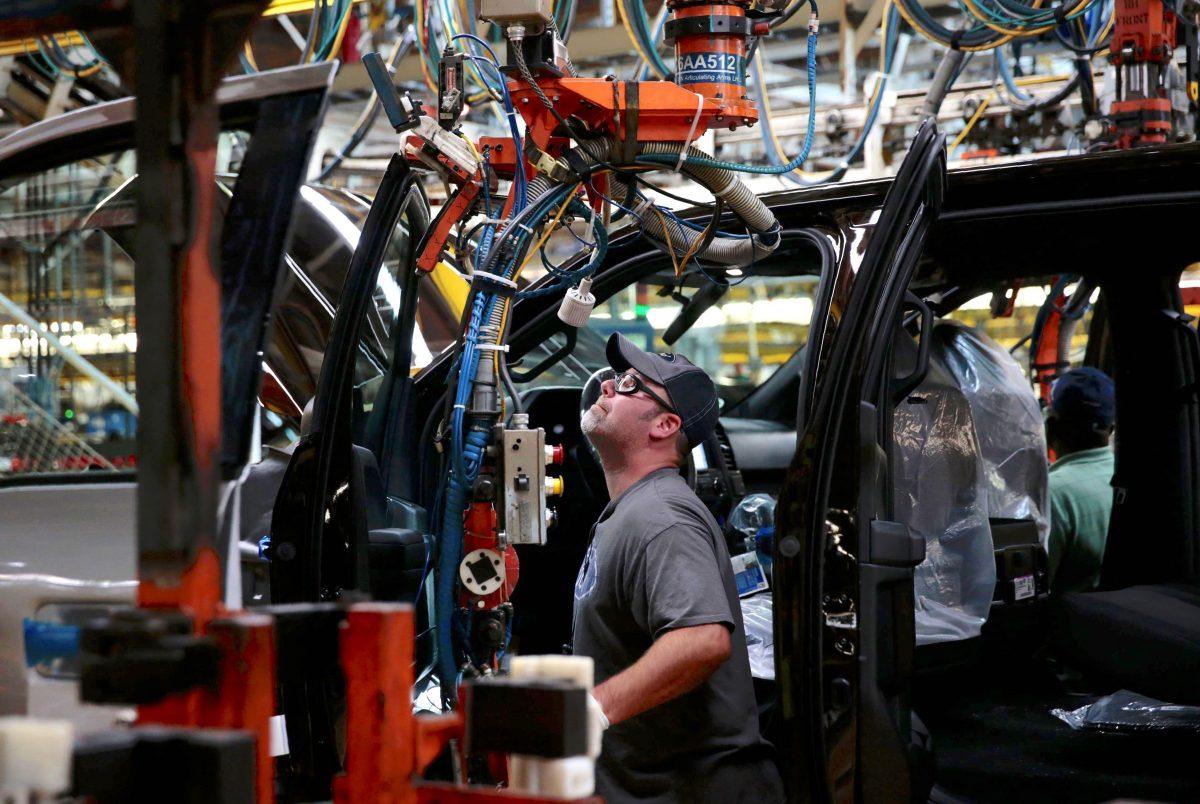 An employee works on the assembly line at the Ford Motor Company's Rouge Complex in Dearborn, Mich., on Sept. 27, 2018. (JEFF KOWALSKY/AFP)