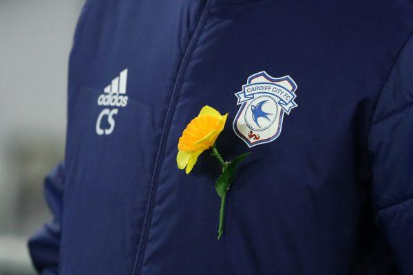 Neil Warnock, Manager of Cardiff City wears a daffodil on his jacket as a tribute to Emiliano Sala prior to the match at Cardiff City Stadium on Feb. 2, 2019. (Warren Little/Getty Images)