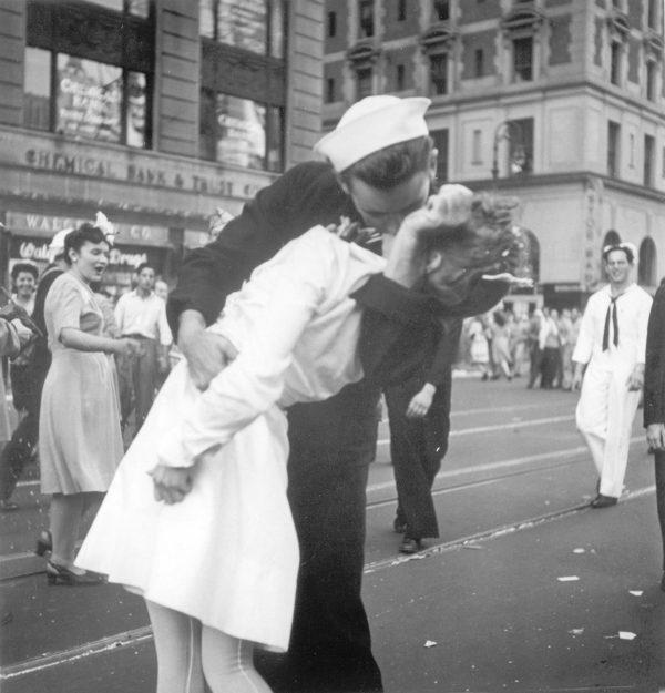 A sailor and a woman kiss in New York's Times Square, as people celebrate the end of World War II, on Aug. 14, 1945. (Victor Jorgensen/U.S. Navy, File)
