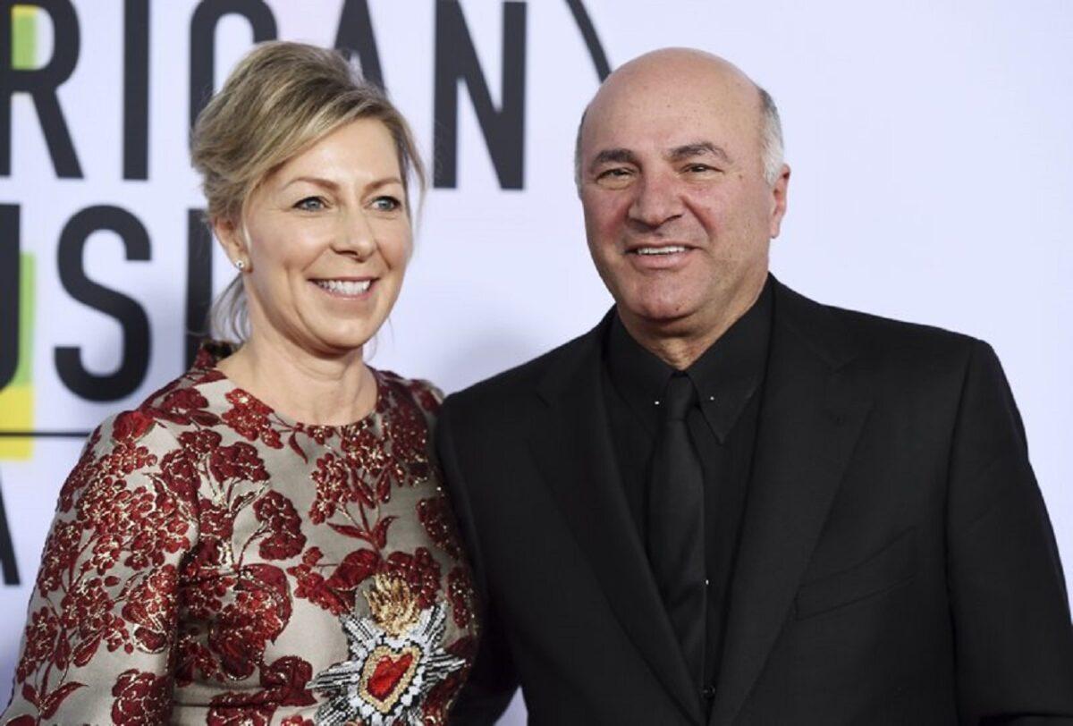 "Shark Tank" star Kevin O'Leary (R) with his wife Linda at the 2017 American Music Awards. (Jordan Strauss/Invision/AP)