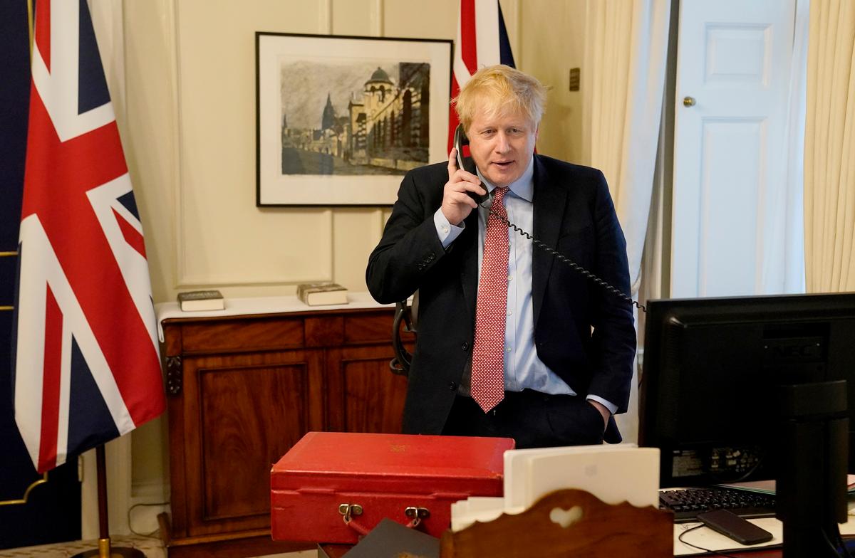 Prime Minister Boris Johnson on the telephone to Queen Elizabeth II for her Weekly Audience during the CCP virus pandemic at 10 Downing Street in London, England on March 25, 2020. (Andrew Parsons-WPA Pool/Getty Images)