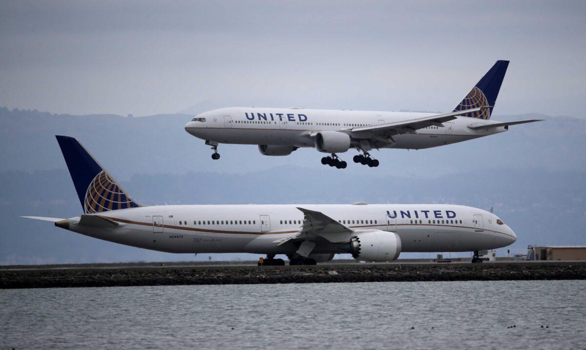 A United Airlines plane lands at San Francisco International Airport in Burlingame, Calif., on March 6, 2020. (Justin Sullivan/Getty Images)