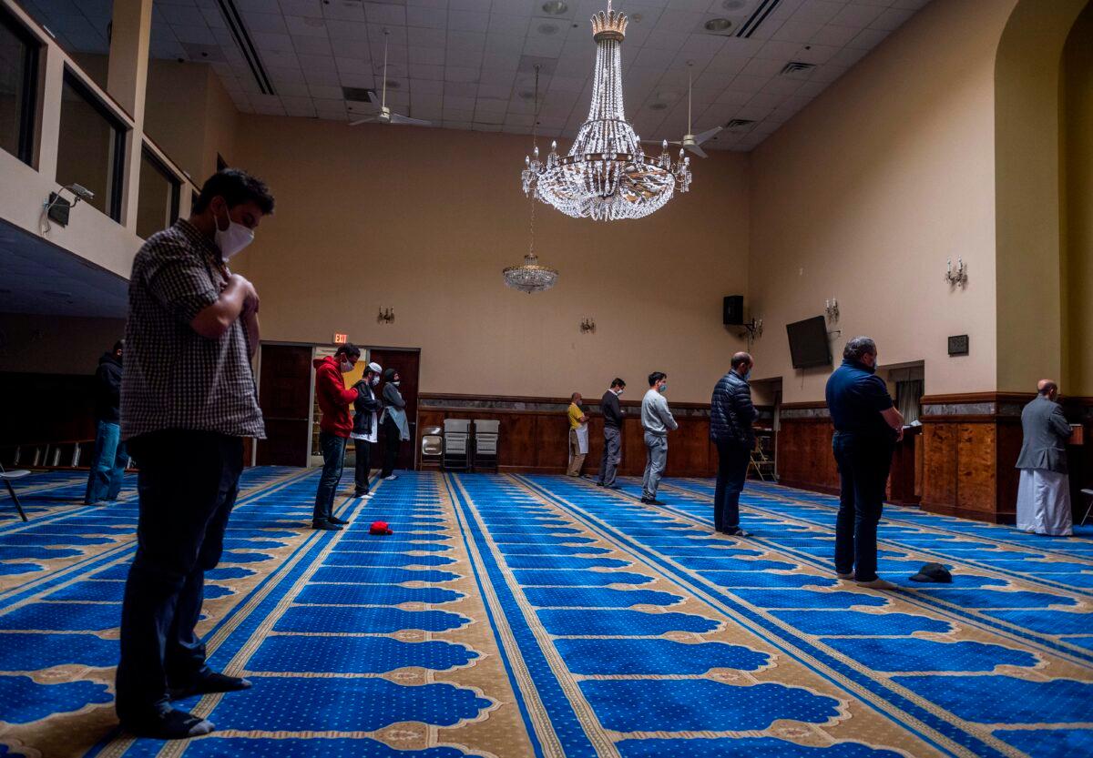 Worshipers who helped pack food Iftar, pray while maintaining social distancing during the month of Ramadan at the Dar Al-Hijrah Islamic Center in Falls Church, Va. on April 28, 2020. (Andrew Caballero-Reynolds/AFP via Getty Images)
