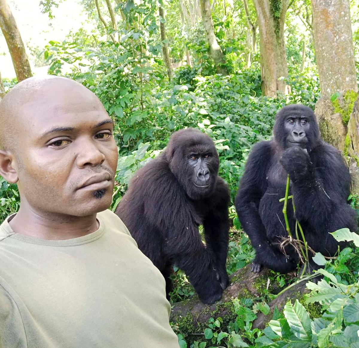 Warden Patrick Sadiki Karabaranga poses for a selfie with two curious friends. (Caters News)