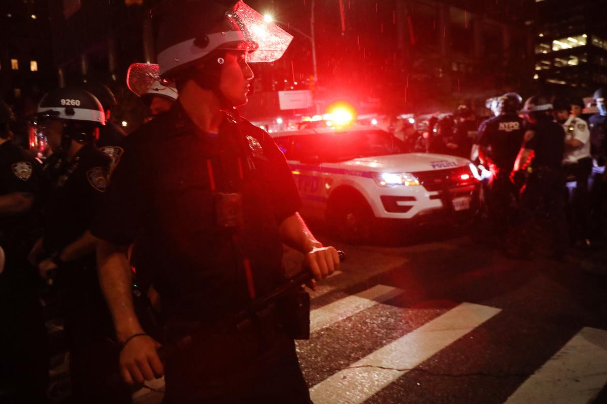 Police prepare to make dozens of arrests amid unrest in Manhattan, New York City, N.Y., on June 3, 2020. (Spencer Platt/Getty Images)