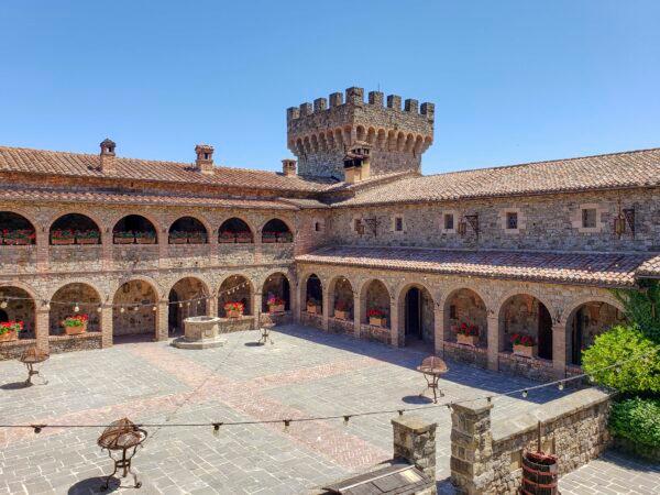 The courtyard in Castello di Amorosa. (Ilene Eng/The Epoch Times)