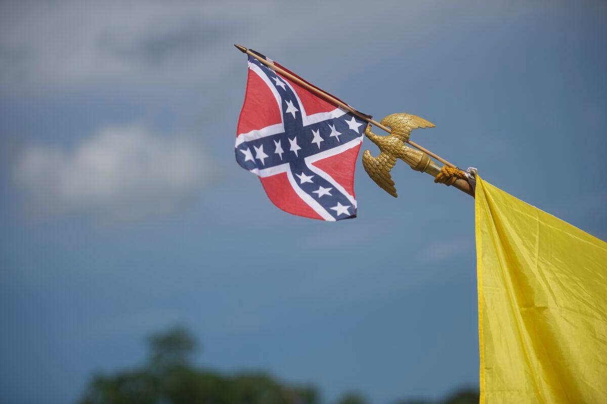 Activists with Confederate flags gather at the Gettysburg National Military Park in Gettysburg, Pa., on July 1, 2017. (Mark Makela/Getty Images)