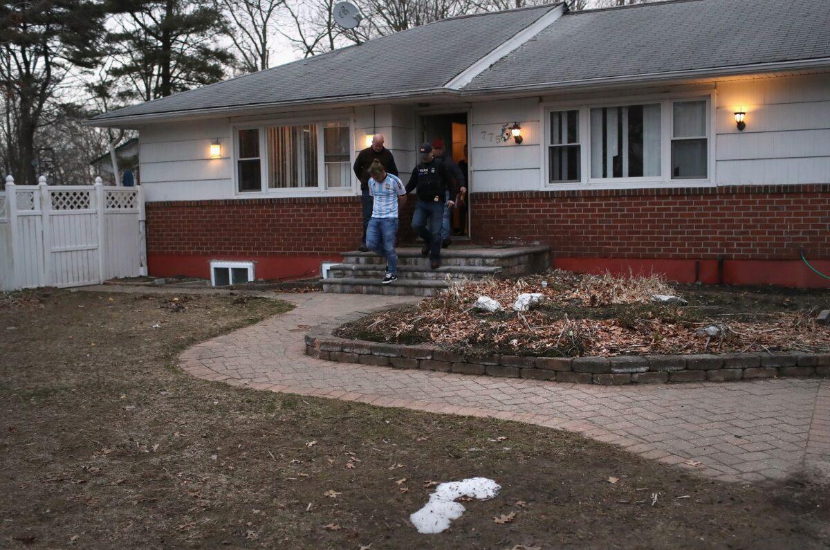Homeland Security Investigations (HSI) ICE agents detain a suspected MS-13 gang member and Honduran immigrant at his home in Brentwood, N.Y., on March 29, 2018. (John Moore/Getty Images)