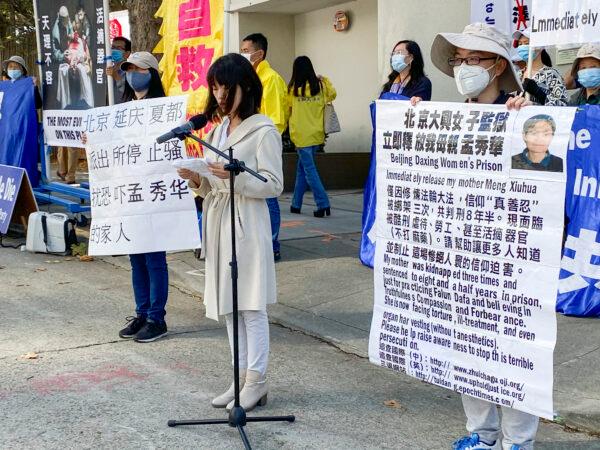 Wu Zhen asks for the release of her mother, detained in Beijing, at the Chinese Consulate in San Francisco on Sept. 21, 2020. (Ilene Eng/The Epoch Times)