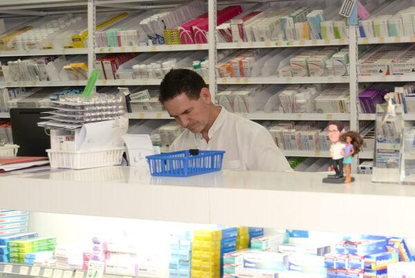 Pharmacist John Riordan is seen working in the Forest Lake Pharmacy on the southside of Brisbane, Australia on May 14, 2015. (Bradley Kanaris/Getty Images)