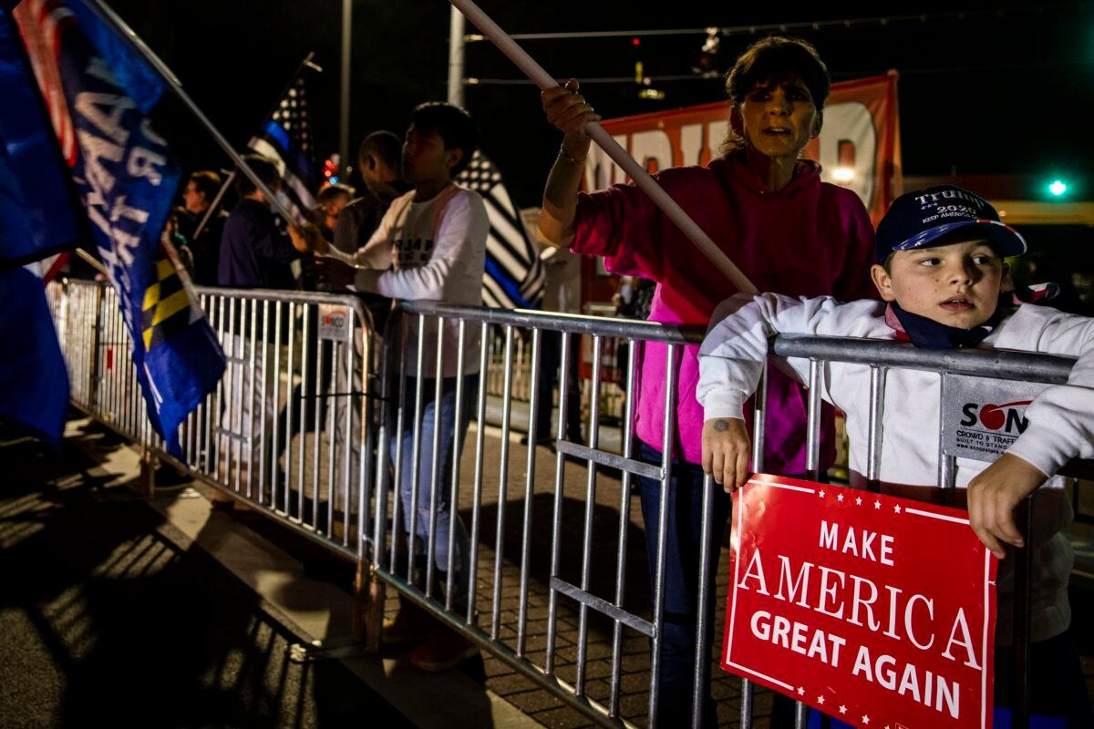 Supporters of President Donald Trump gather outside Walter Reed National Military Medical Center in Bethesda, Md., Oct. 4, 2020. (Samuel Corum/Getty Images)