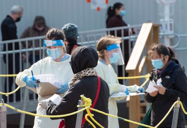 People lineup at a COVID-19 testing clinic Tuesday, October 6, 2020 in Montreal. Quebec reported a record 1,364 new cases of the virus. (The Canadian Press/Ryan Remiorz)