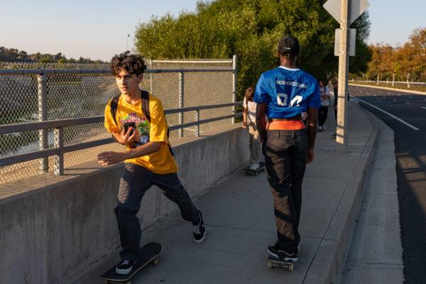 Skateboarder Kwami Adzitso passes young skateboarders in Laguna Niguel, Calif., on Sept. 30, 2020. (John Fredricks/The Epoch Times)
