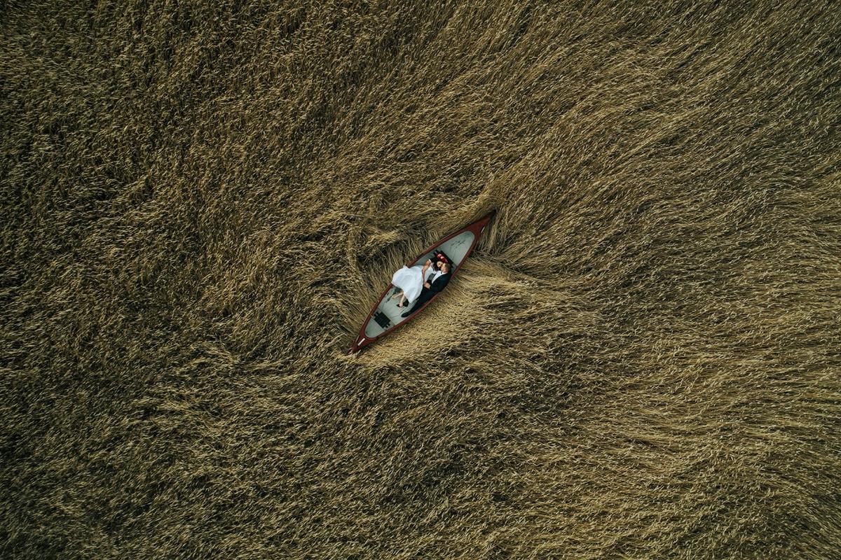 "Lovers on the Field." (Courtesy of Krzysztof Krawczyk/Siena Drone Photo Awards 2020)