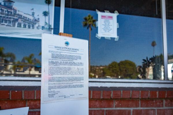Notice of a public hearing to discuss remodeling plans for the Coast Inn in Laguna Beach, Calif., is posted outside the hotel on Oct. 15, 2020 (John Fredricks/The Epoch Times)