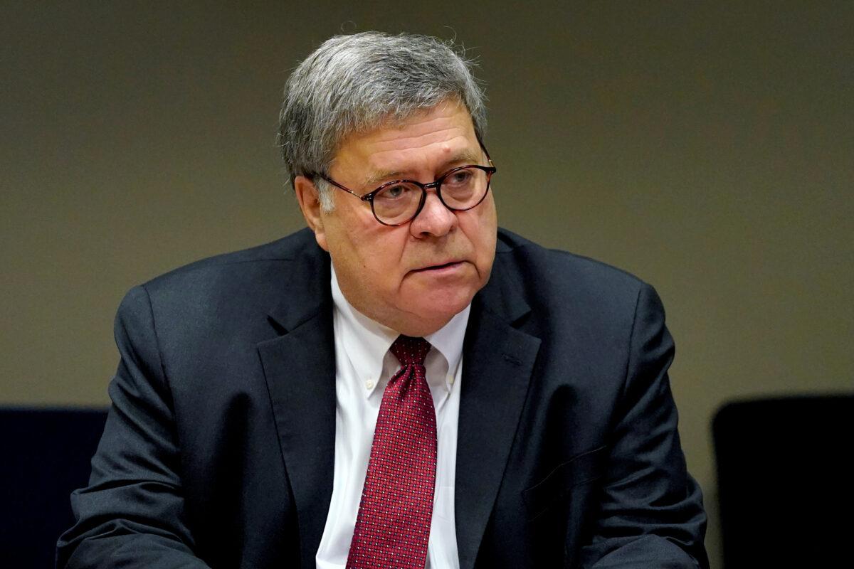 Attorney General William Barr meets with members of the St. Louis Police Department on Oct. 15, 2020. (Jeff Roberson/Pool via Reuters)