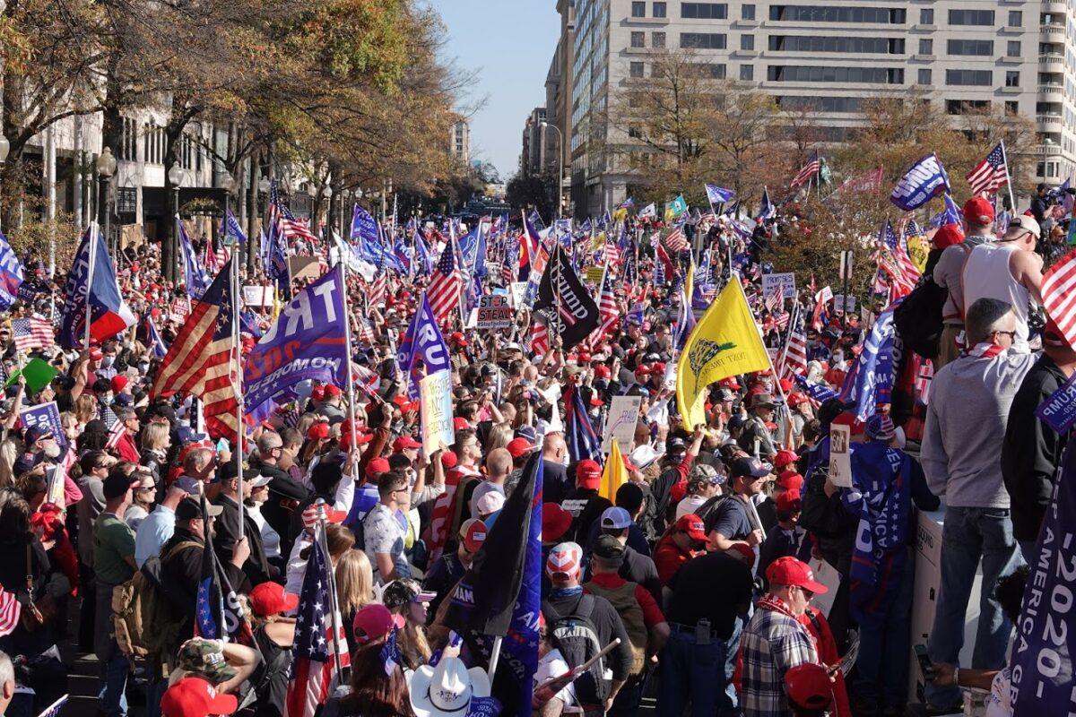 President Donald Trump supporters rally in Washington on Nov. 14, 2020. (Jenny Jin/The Epoch Times)