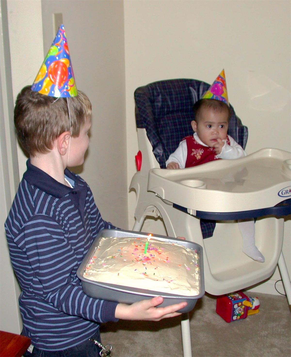 Ayden's 1st birthday, pictured with her older brother, Maclean. (Courtesy ofAyden Lincoln)
