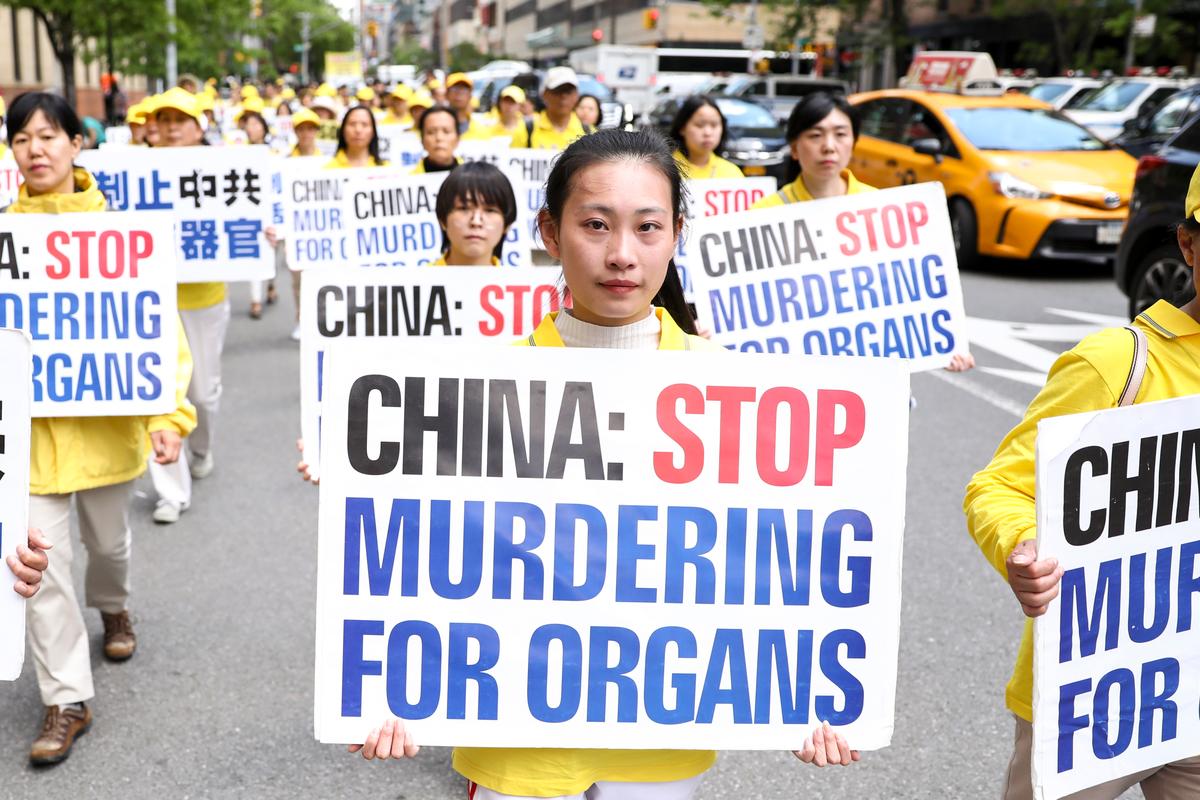 A demonstration to raise awareness about the persecution of Falun Gong by the Chinese communist regime, in Manhattan on May 16, 2019. (Samira Bouaou/The Epoch Times)