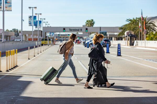 The COVID-19 pandemic has resulted in unusually low numbers of air travelers. Southern California residents are currently under a stay-at-home order, and have been urged by health officials to avoid unnecessary travel. (John Fredricks/The Epoch Times)