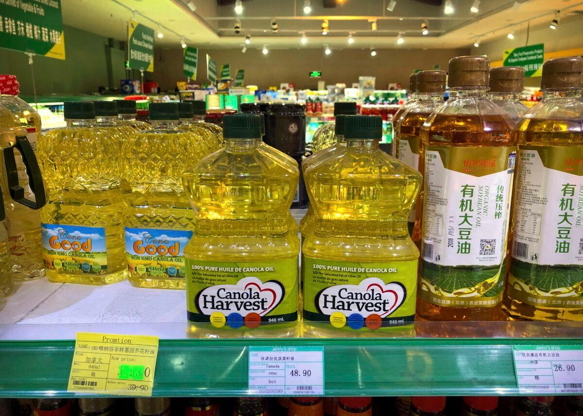 Bottles of canola oil on the shelf of a grocery store in Beijing, China, on March 6, 2019. (Mark Schiefelbein/AP Photo)