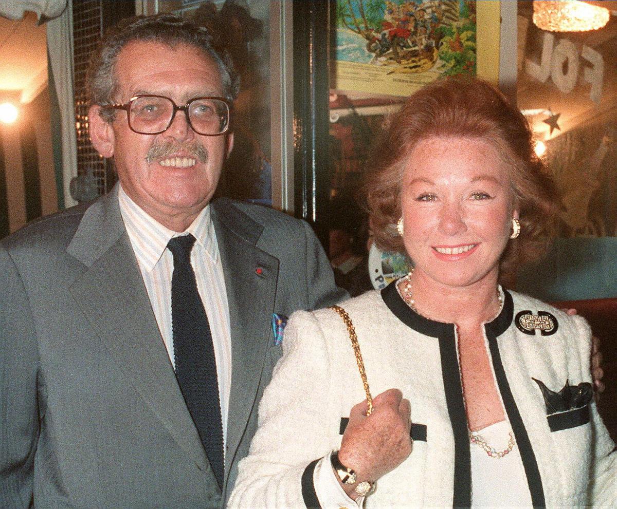 French-Swiss banker, the founder of the Edmond de Rothschild Group, Baron Edmond de Rothschild and his wife, former actress Nadine Tallier in Paris, France, on Oct. 20, 1987. (Patrick Hertzog/AFP via Getty Images)