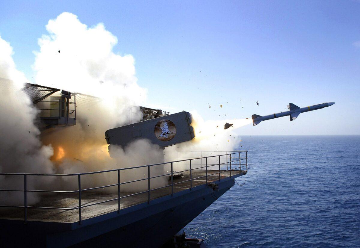 A RIM-7P NATO Sea Sparrow Missile launches from the Nimitz-class aircraft carrier USS Abraham Lincoln (CVN 72) during a stream raid shoot exercise in the Pacific Ocean on Aug. 13, 2007. (Jordon R. Beesley/U.S. Navy via Getty Images)