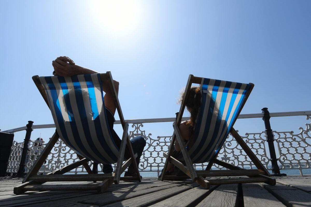 On the hottest day of the year a couple enjoy the sunshine on Brighton Palace Pier in Brighton, England on July 23, 2019. (Mike Hewitt/Getty Images)