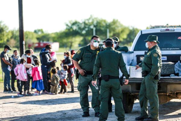 Border Patrol agents apprehend and transport illegal immigrants who have just crossed the river into La Joya, Texas, on Nov. 17, 2021. (Charlotte Cuthbertson/The Epoch Times)